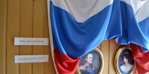 Russische Flagge im Museum