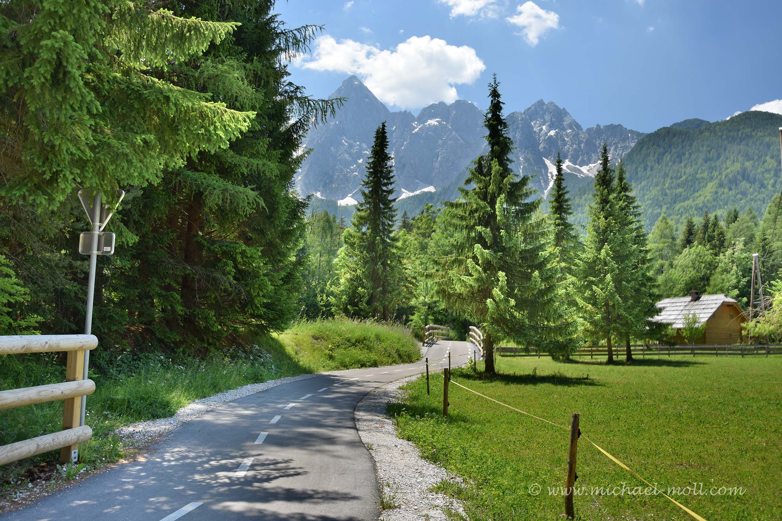 Radweg in den Alpen - Die Weltenbummler