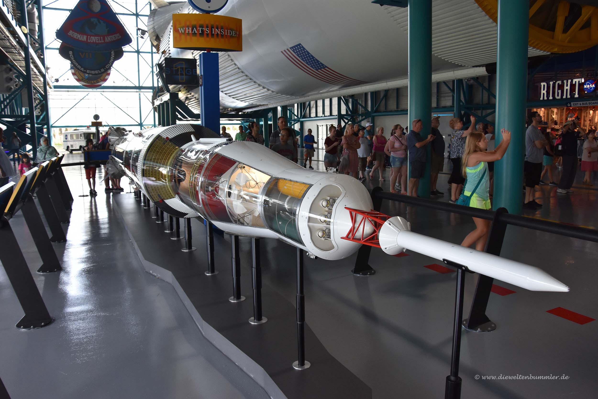 Modell der Saturn V-Rakete - Die Weltenbummler