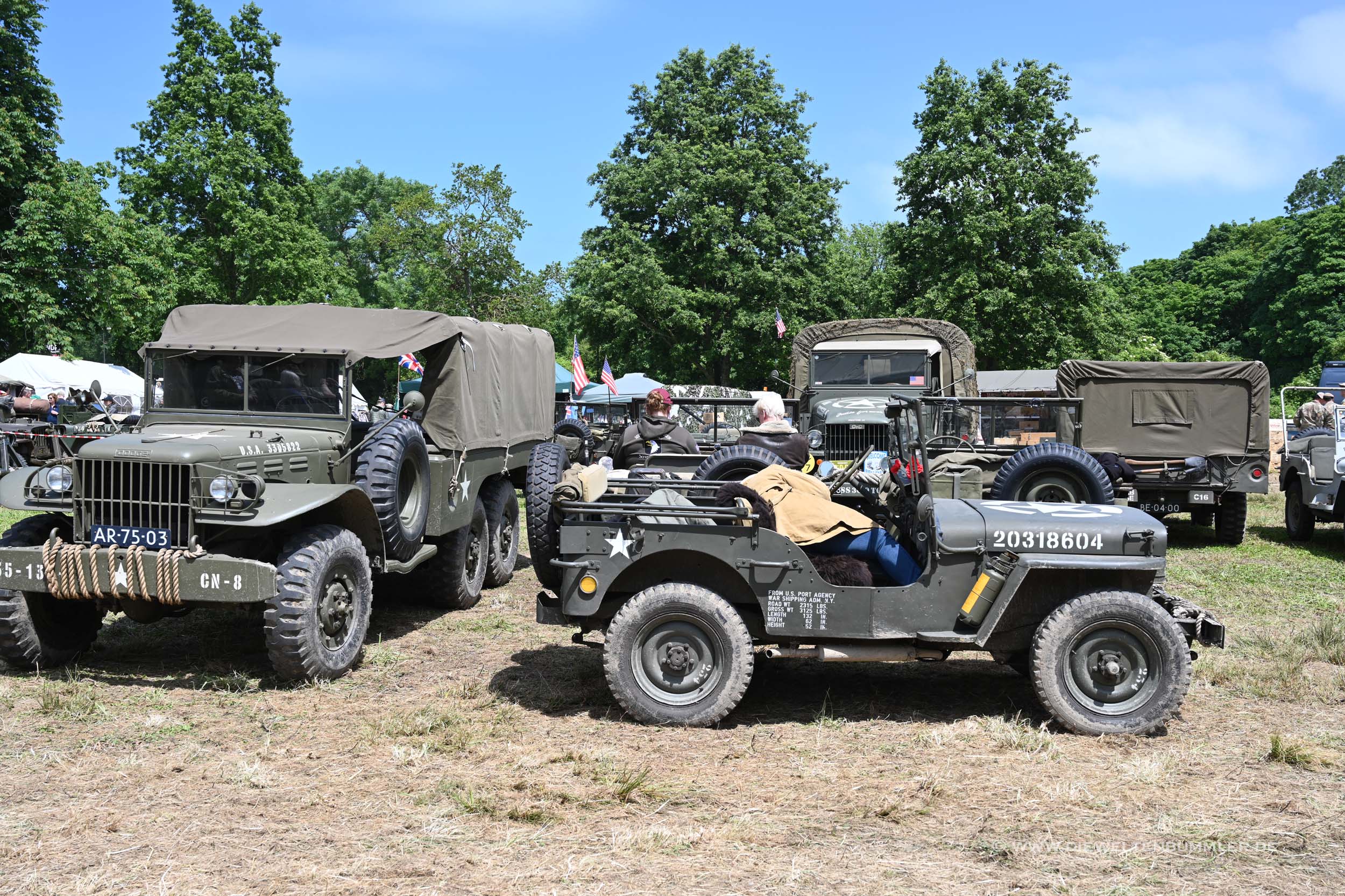 Alte Jeeps am Gedenktag für den D-Day
